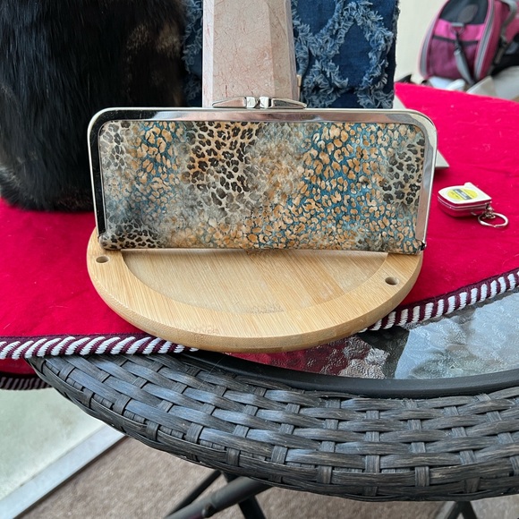 Hobo Lauren Leopard Print Leather Clutch Wallet - Picture 4 of 7